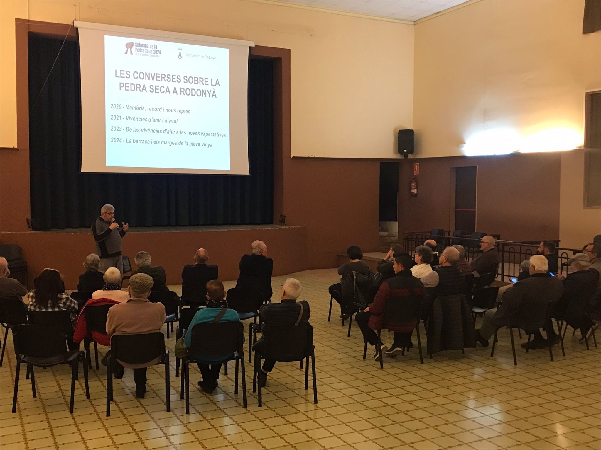 Taula rodona de la Pedra Seca a Rodonyà