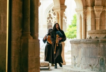 Visita teatralitzada: Blanca d’Anjou, un passeig amb la cort reial