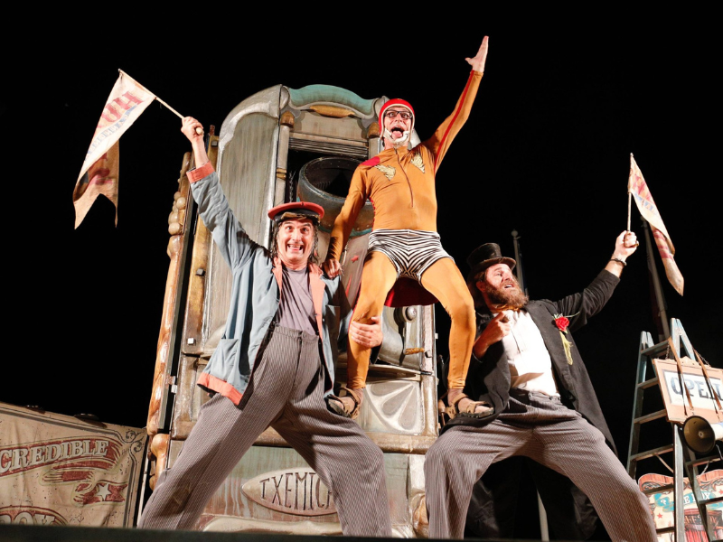 Familiar – The increïble box – Cia. La Tal (Cap butaca buida)